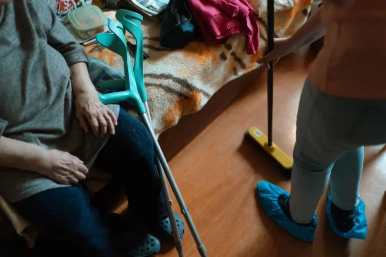 Aide à domicile : ce que c&rsquo;est et comment la financer