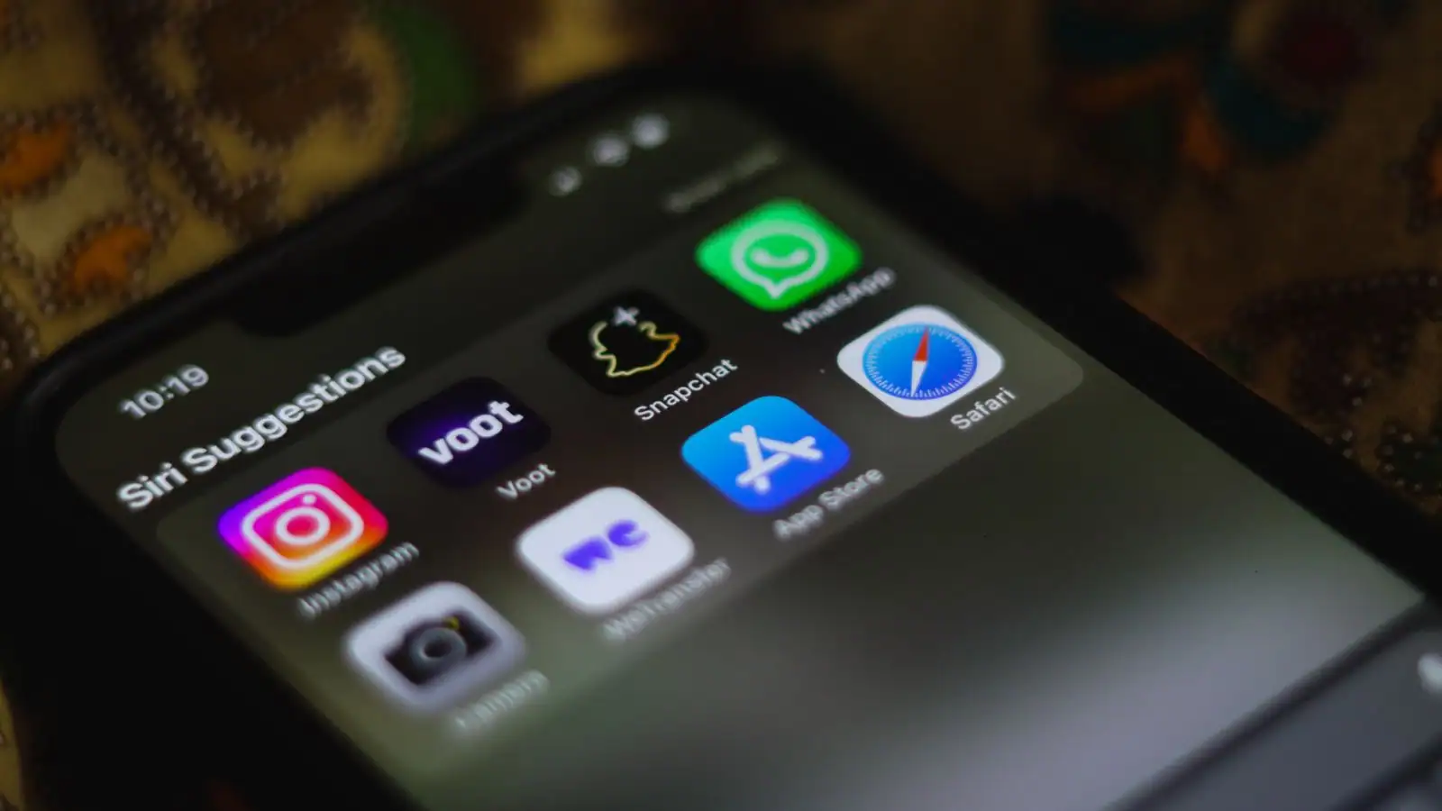 Écran d'iPhone affichant plusieurs icônes d'applications, dont celle de l'App Store.