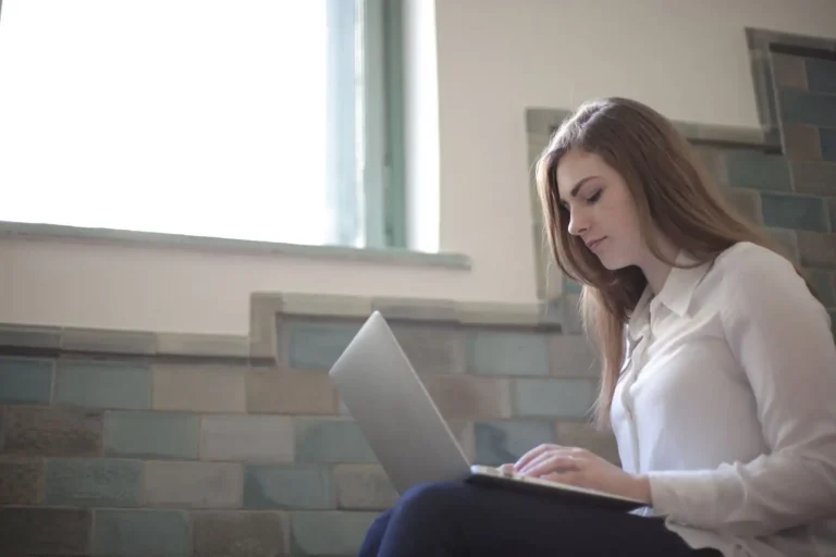 Assistant IA : ce que c&rsquo;est et comment bien s&rsquo;en servir