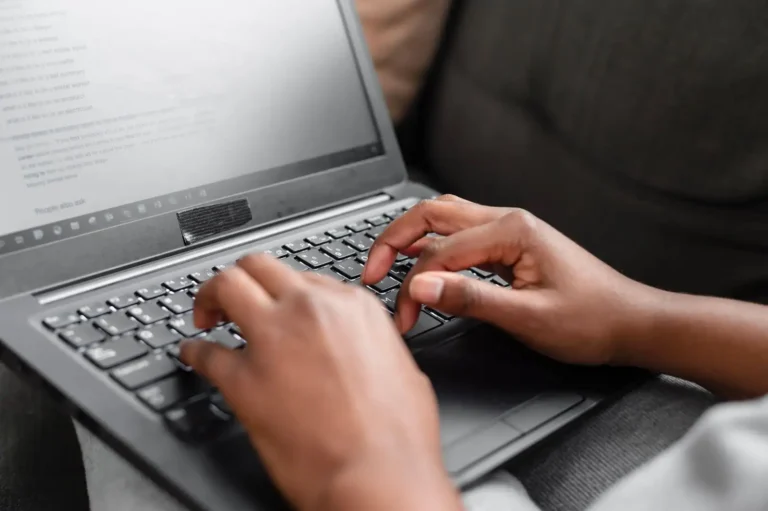 ChatGPT traduction : méthode, atouts et limites