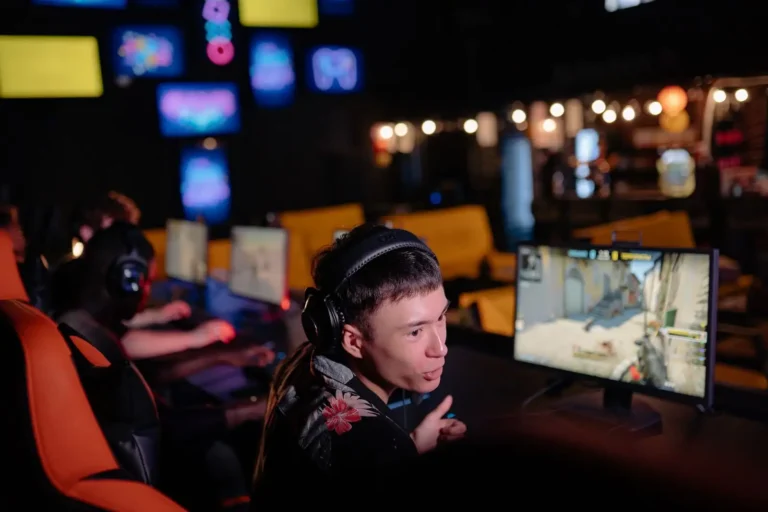 Twitch Inoxtag : ce qu&rsquo;on regarde vraiment sur sa chaîne