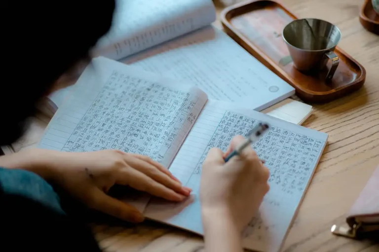 Tableau hiragana : comprendre sa logique avant de le mémoriser
